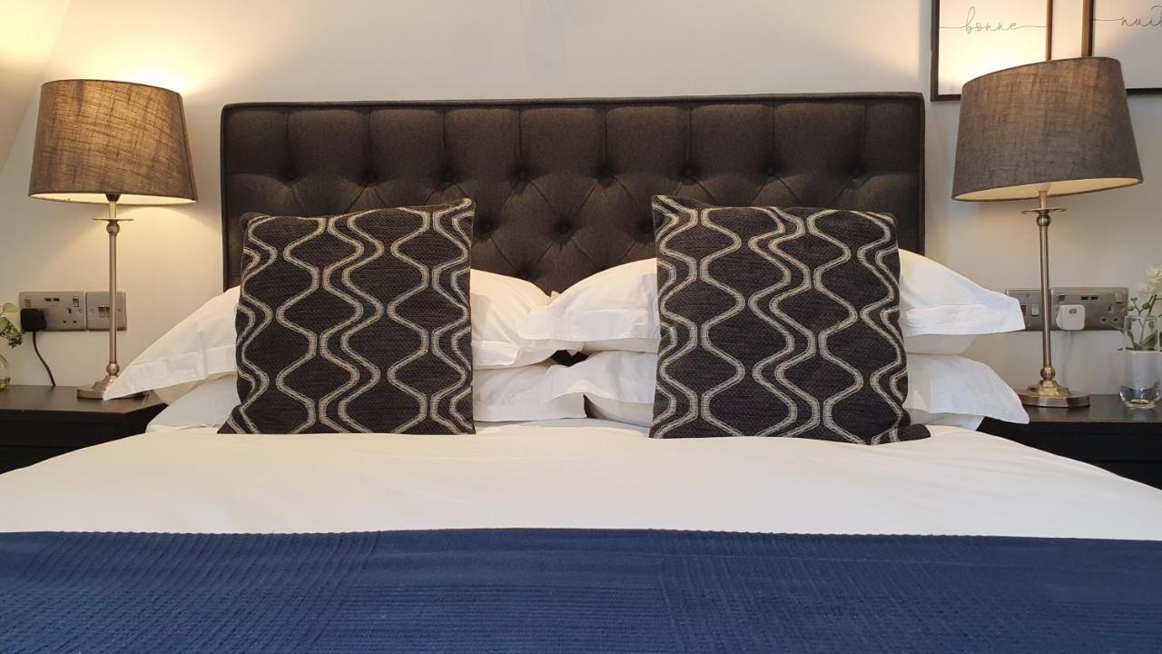 A Room With A View Μπράιτον Εξωτερικό φωτογραφία A bed with a headboard