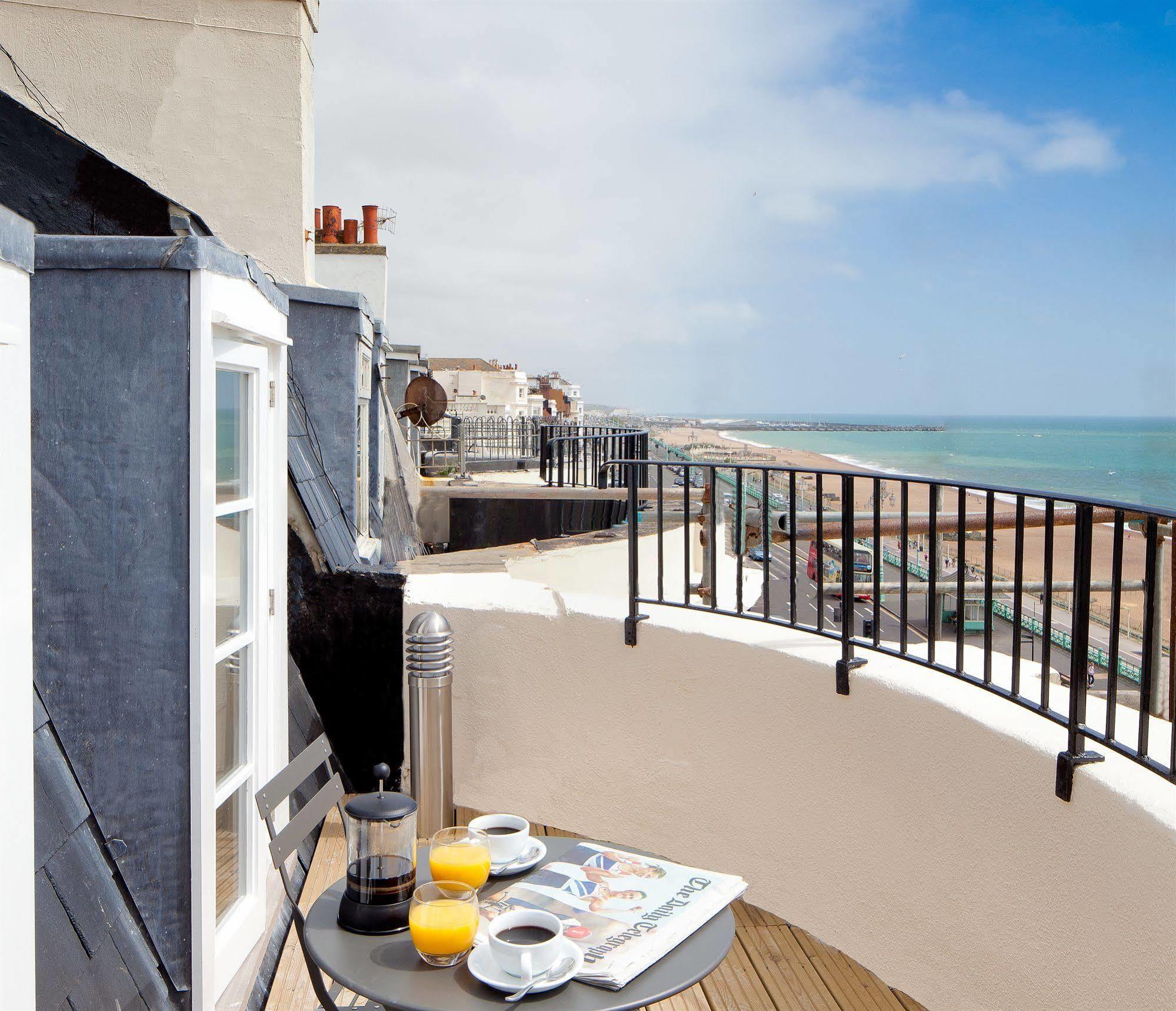A Room With A View Μπράιτον Εξωτερικό φωτογραφία The balcony of a suite at the hotel
